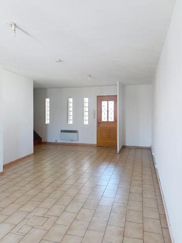 À LOUER – Appartement T4 de 107 m² avec terrasse – Bollène À LOUER – Appartement T4 de 107 m² avec terrasse – Bollène
