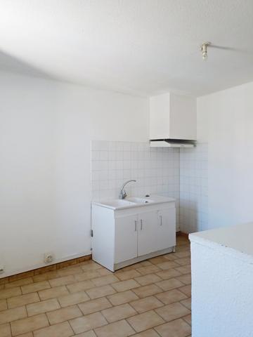 À LOUER – Appartement T4 de 107 m² avec terrasse – Bollène À LOUER – Appartement T4 de 107 m² avec terrasse – Bollène