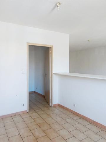 À LOUER – Appartement T4 de 107 m² avec terrasse – Bollène À LOUER – Appartement T4 de 107 m² avec terrasse – Bollène