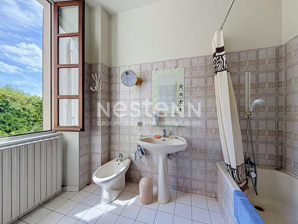 A vendre Maison de ville à rafraîchir à Nérac - 6 pièces, 126 m² avec garage et cour