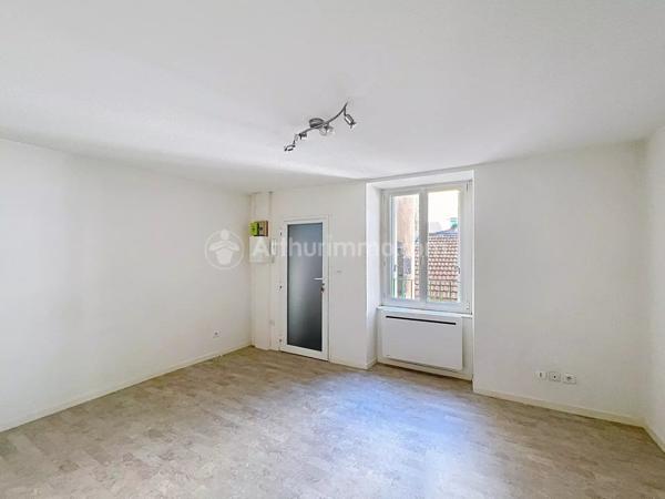 Location                                                      Appartement
                        
                     1 pièces                      20 m2                     à Clermont-Ferrand