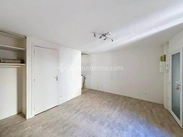 Location                                                      Appartement
                        
                     1 pièces                      20 m2                     à Clermont-Ferrand