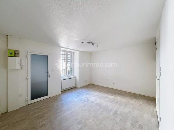 Location                                                      Appartement
                        
                     1 pièces                      20 m2                     à Clermont-Ferrand