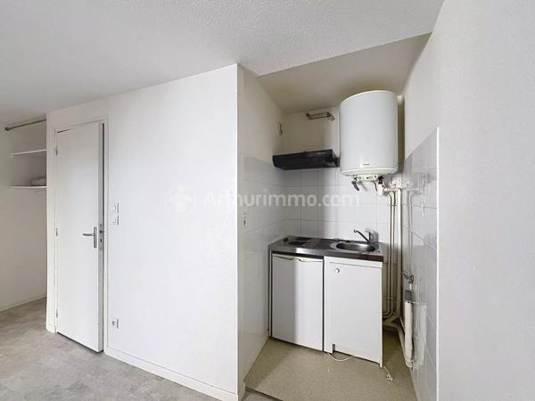 Location                                                      Appartement
                        
                     1 pièces                      20 m2                     à Clermont-Ferrand