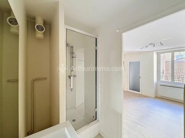 Location                                                      Appartement
                        
                     1 pièces                      20 m2                     à Clermont-Ferrand