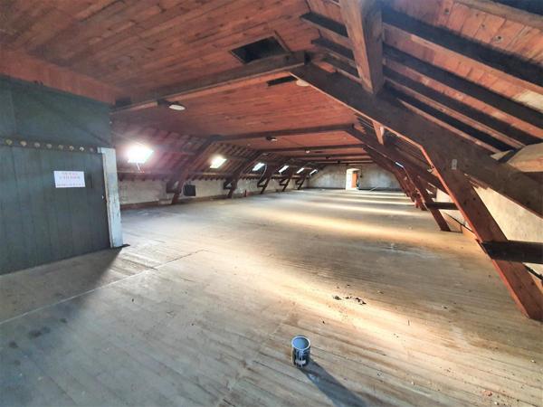 Grand ensemble immobilier de 8000m2 découpable en appartements + parking