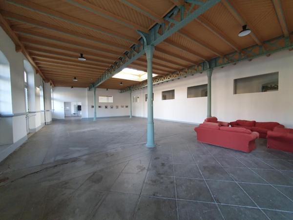 Grand ensemble immobilier de 8000m2 découpable en appartements + parking