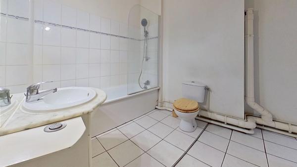 Toul (Cathédrale) : 3 pièces principales ; 86 m2 Carrez, cave et grenier