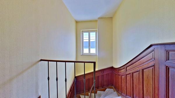 Toul (Cathédrale) : 3 pièces principales ; 86 m2 Carrez, cave et grenier