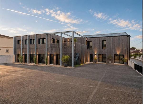 IMMEUBLE DE BUREAUX NEUF À VENDRE – BÈGLES CENTRE