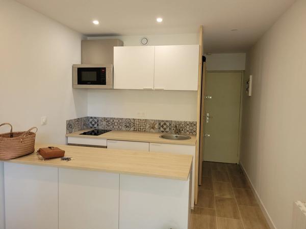 AIX EN PROVENCE - LA PARADE - STUDIO RENOVE 15m2 MEUBLE LOUE