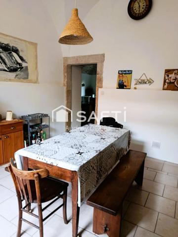 07140 Les Vans Centre : Duplex avec terrasse et dependances