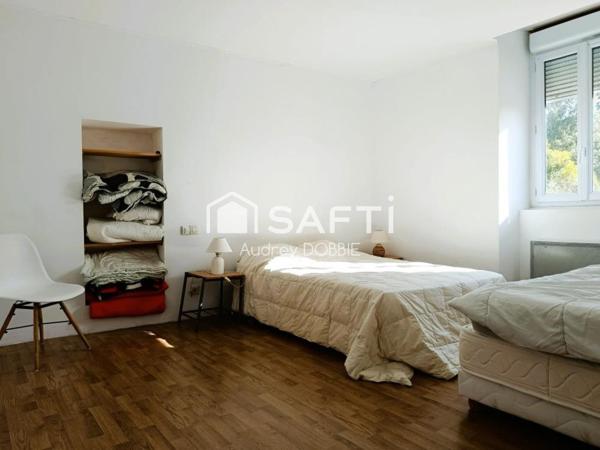 07140 Les Vans Centre : Duplex avec terrasse et dependances