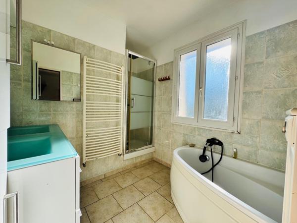 Maison avec piscine et forage sur terrain 4426m2