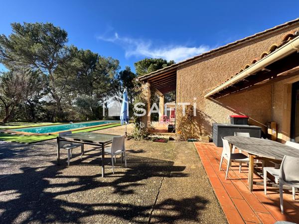 Maison avec piscine et forage sur terrain 4426m2