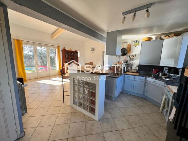 Maison avec piscine et forage sur terrain 4426m2