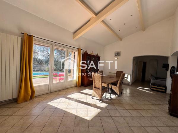 Maison avec piscine et forage sur terrain 4426m2