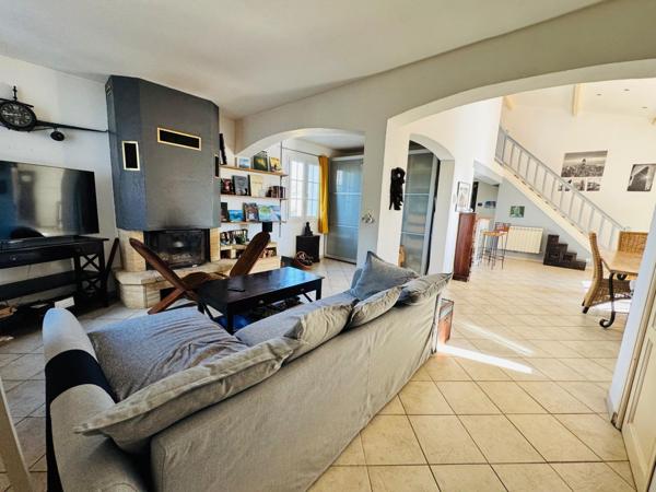 Maison avec piscine et forage sur terrain 4426m2