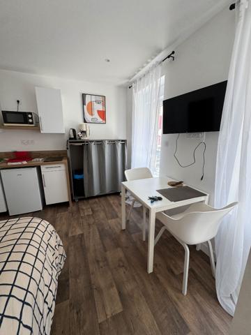 CENTRE VILLE STUDIO MEUBLE Avec charges comprilses , Brest