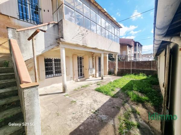 Les Arcs centre belle maison composée de 3 appartements garage véranda 259m terrain 249000€ Les Arcs (83460)