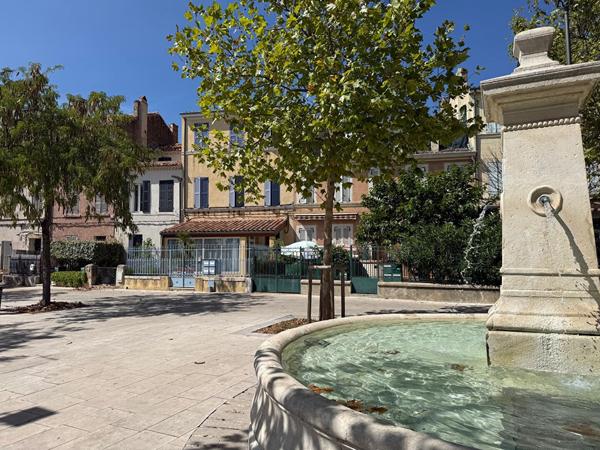 Appartement à louer 960 € CC Auriol 3 p 94 m² DPE E