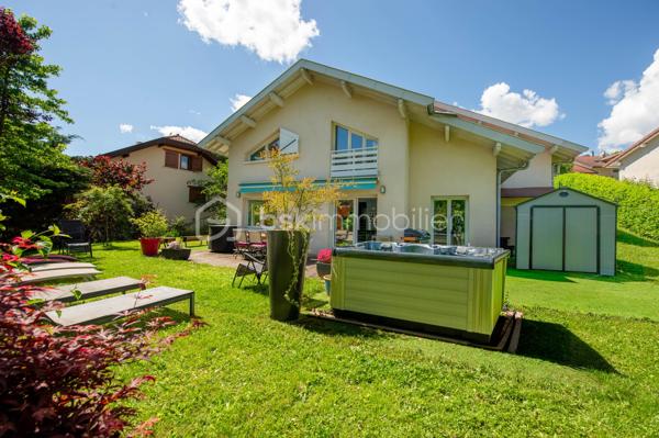 Coup de coeur. : 
Maison familiale au calme à Seynod, à seulement quelques minutes d’Annecy. 

Située dans un environnement paisible et recherché, cette belle maison construite en 2000 séduira par ses volumes généreux, son excellent entretien et ses prestations de qualité.

D’une superficie de 169 m² Carrez (229 m² au sol), elle offre une agréable et lumineuse pièce de vie comprenant un salon convivial et une cuisine entièrement agencée et équipée, avec accès direct sur une grande terrasse.  

La maison dispose de quatre chambres confortables, dont une très belle suite parentale. 
 De nombreux espaces de rangement et de stockage viennent compléter l’ensemble.

Vous bénéficierez également d’un garage et d’espaces annexes particulièrement pratiques au quotidien.

À l’extérieur, vous profiterez d’une belle terrasse au calme, parfaitement aménagée pour les moments de détente, avec jacuzzi.
Un cabanon extérieur permet de stocker le matériel de jardin à proximité des extérieurs. 

Un bien idéal pour une famille recherchant confort, tranquillité et proximité immédiate d’Annecy.
Contact Séverine TOSI pour une visite.