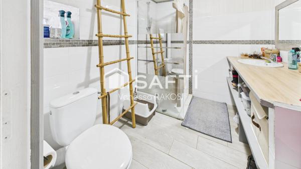 Maison familiale rénovée avec 3 chambres, jardin clos.