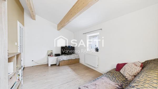 Maison familiale rénovée avec 3 chambres, jardin clos.