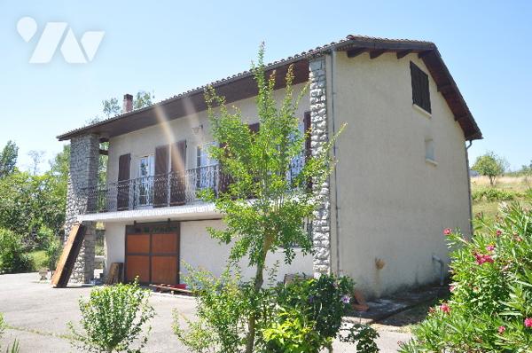 AURIGNAC centre, belle maison de 135m², garage, sur 1 hectare de terrain clôturé : prix 233.200 € CC