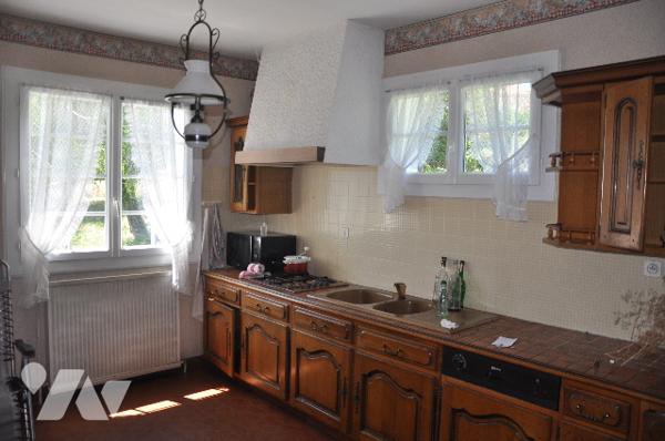 AURIGNAC centre, belle maison de 135m², garage, sur 1 hectare de terrain clôturé : prix 233.200 € CC