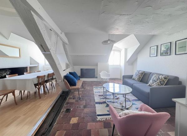 T4 bis - Duplex meublé en hyper-centre d'Orléans avec 3 chambres et deux salles d'eaux/de bains