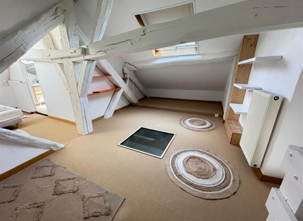 T4 bis - Duplex meublé en hyper-centre d'Orléans avec 3 chambres et deux salles d'eaux/de bains