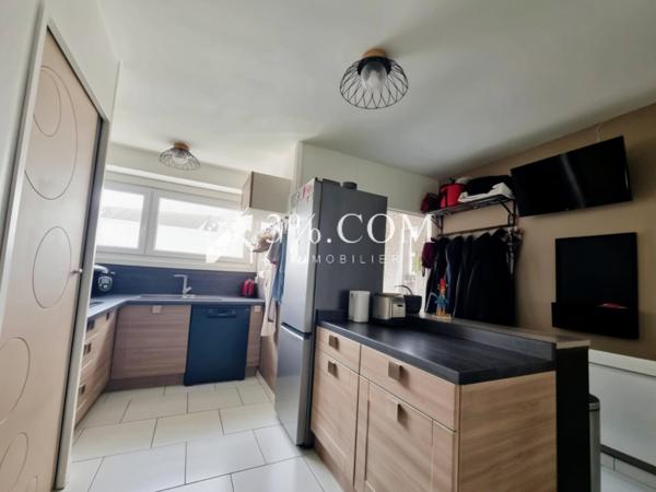 Maison
                                                                                                                                                                                                                                                                                                                        4 pièce(s)                                                                                                                                                                                                          3 chambre(s)                                                                                                                                                                                                          85  m²