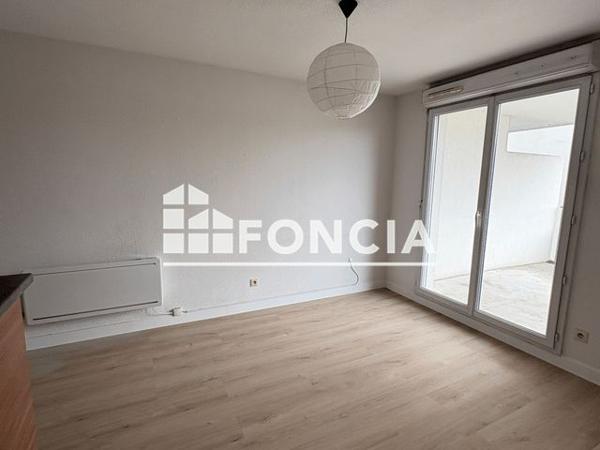 Location Appartement 2 pièces 33.33 m² - 18 BOULEVARD JOHN KENNEDY RESIDENCE LA FEUILLEE APPART C26 Clermont Ferrand 63100
