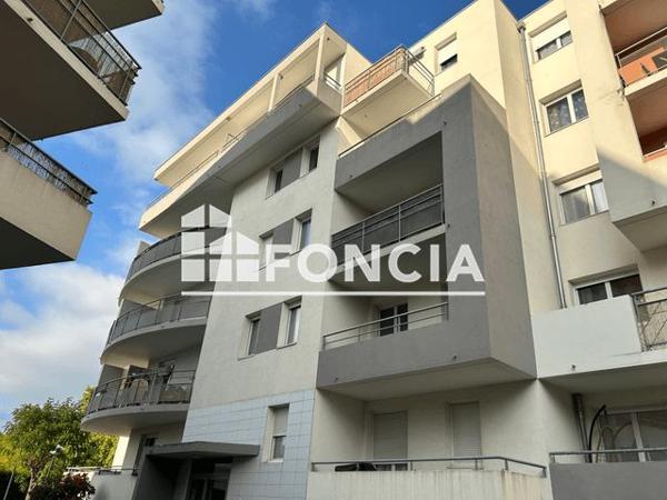 Location Appartement 2 pièces 33.33 m² - 18 BOULEVARD JOHN KENNEDY RESIDENCE LA FEUILLEE APPART C26 Clermont Ferrand 63100