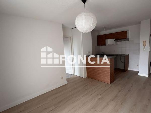 Location Appartement 2 pièces 33.33 m² - 18 BOULEVARD JOHN KENNEDY RESIDENCE LA FEUILLEE APPART C26 Clermont Ferrand 63100