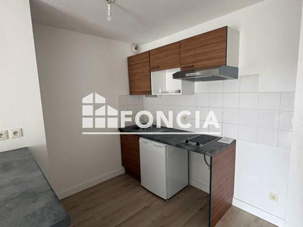 Location Appartement 2 pièces 33.33 m² - 18 BOULEVARD JOHN KENNEDY RESIDENCE LA FEUILLEE APPART C26 Clermont Ferrand 63100