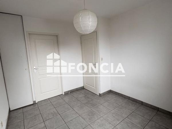 Location Appartement 2 pièces 33.33 m² - 18 BOULEVARD JOHN KENNEDY RESIDENCE LA FEUILLEE APPART C26 Clermont Ferrand 63100