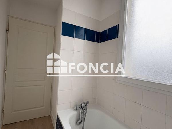 Location Appartement 2 pièces 33.33 m² - 18 BOULEVARD JOHN KENNEDY RESIDENCE LA FEUILLEE APPART C26 Clermont Ferrand 63100