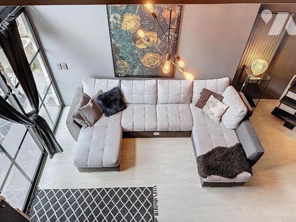 Magnifique propriété en pierres située sur les hauteurs de Saint-Genix-les-Villages, comprenant...