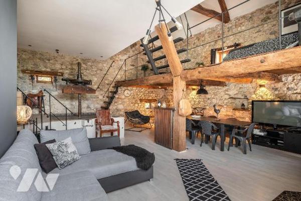 Magnifique propriété en pierres située sur les hauteurs de Saint-Genix-les-Villages, comprenant...