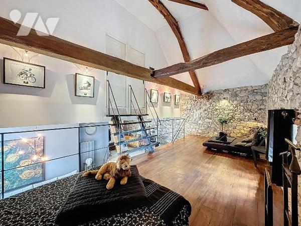 Magnifique propriété en pierres située sur les hauteurs de Saint-Genix-les-Villages, comprenant...