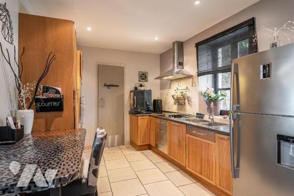 Magnifique propriété en pierres située sur les hauteurs de Saint-Genix-les-Villages, comprenant...