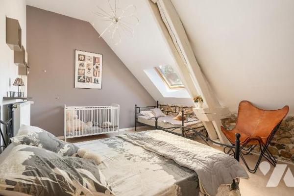 Magnifique propriété en pierres située sur les hauteurs de Saint-Genix-les-Villages, comprenant...