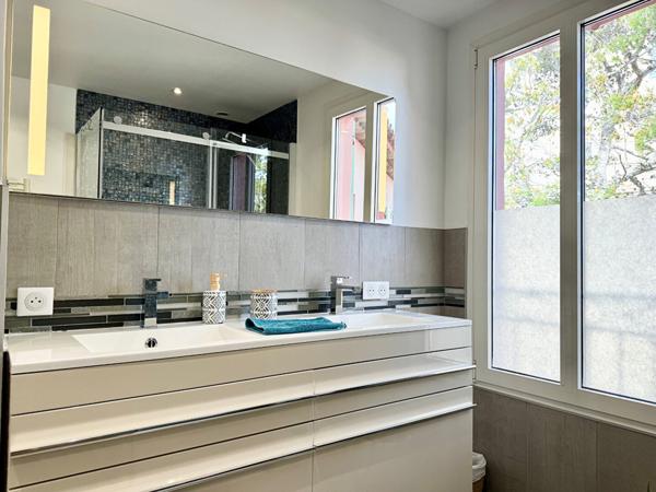 Mougins, location 5 pièces meublé.