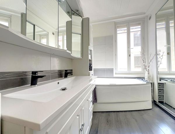 Appartement / Maison de ville triplex en Monopropriété Lyon 3 Montchat 5 pièces 125m2 avec terrasse de 25m²