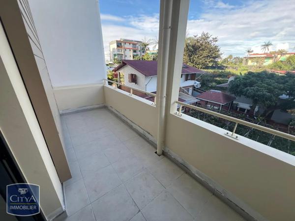 Appartement à louer 1 pièce 41.34m² Le Tampon (97430)