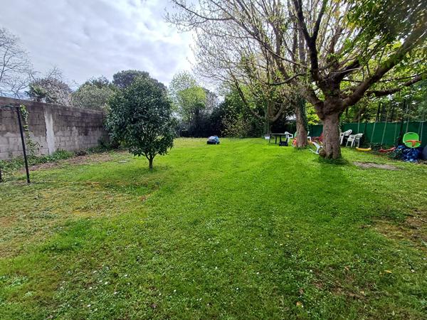 Fort potentiel - Terrain à bâtir + maison divisée en appartements, Bayonne 64100