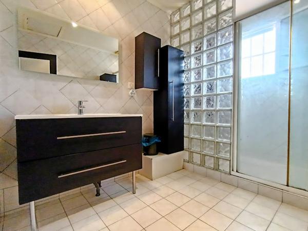 Maison avec fort potentiel, jardin piscinable et panneau solaire