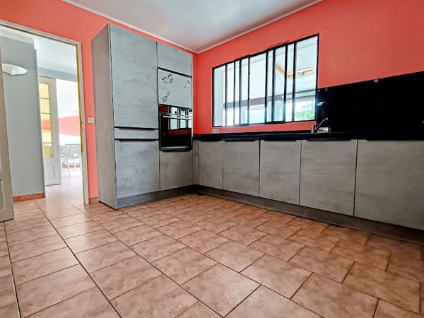 Maison avec fort potentiel, jardin piscinable et panneau solaire